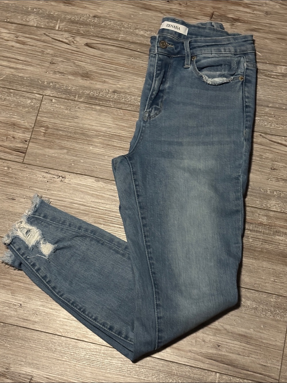 Zenana Outfitters Washed Blue  Skinny Jeans size 27